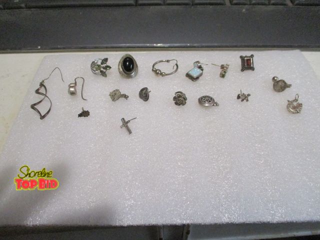Lot 59-80004 - Assorted Jewelry huge sterling silver single earring lot + small pieces, hoop, Opel, onyx, amethyst,...
