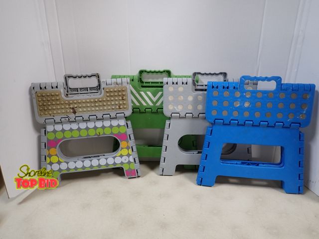 Lot 59-41259 - 4 Folding Step Stools