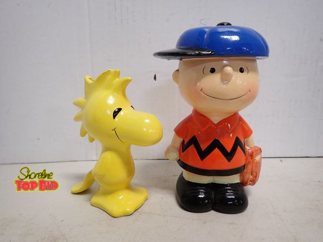 Lot 59-14280 - Vintage Charlie Brown and Woodstock Bank by Determined Productions in 1971 Papier Mache Chalkware, C...
