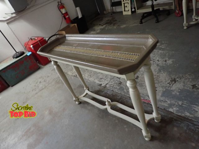 Lot 59-43220 - Sofa/Hall Table