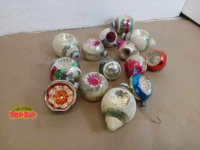 Lot 59-71019 - 14 vintage Christmas bulbs