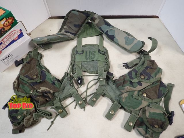 Lot 59-41412 - Military Tactical Load Bearing Vest
