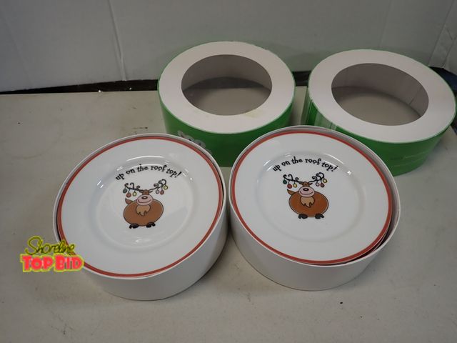 Lot 59-41583 - 2 Packs Set of 6 Holiday Dessert Plates