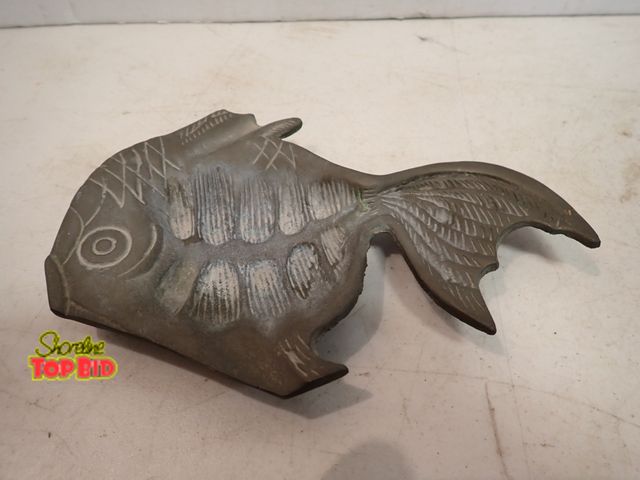 Lot 59-14544 - 1950s Mid-Century Brass Fish Ashtray 7" x 5"