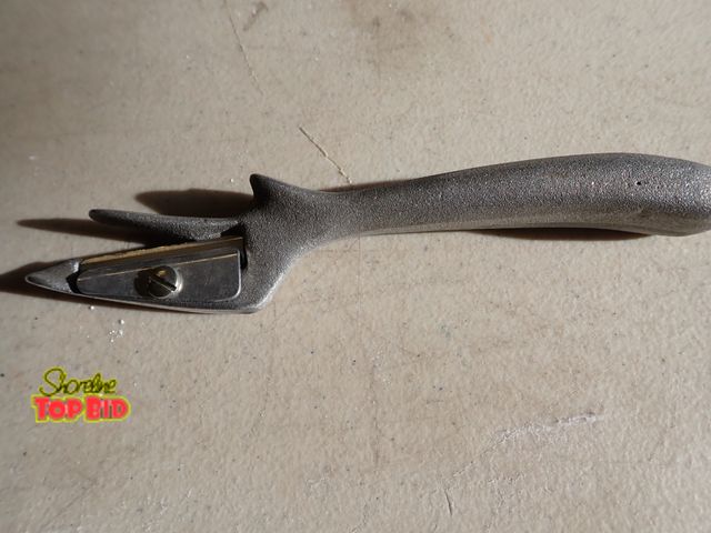 Lot 59-21255 - Vintage Aluminum Utility Mat Cutter/Box Cutter
