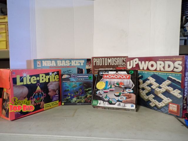 Lot 59-51000 - 4 Board Games and 2 Puzzles