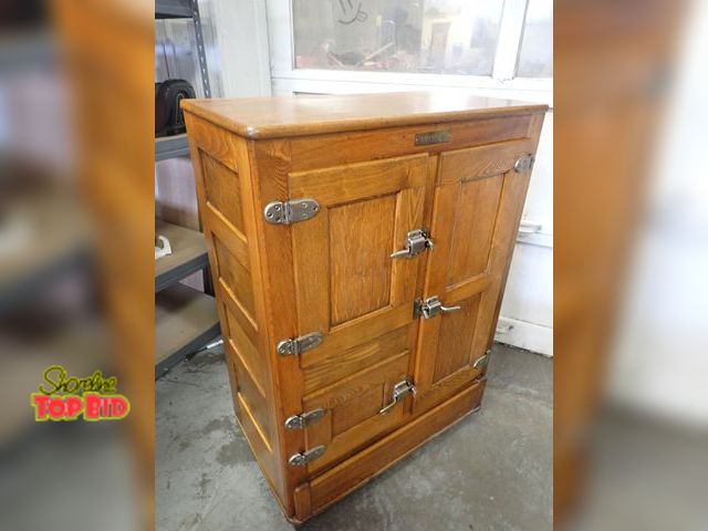 Lot 59-10069 - American Solid Oak Antique Ice Box 45" x 32" x 8", Great Condition