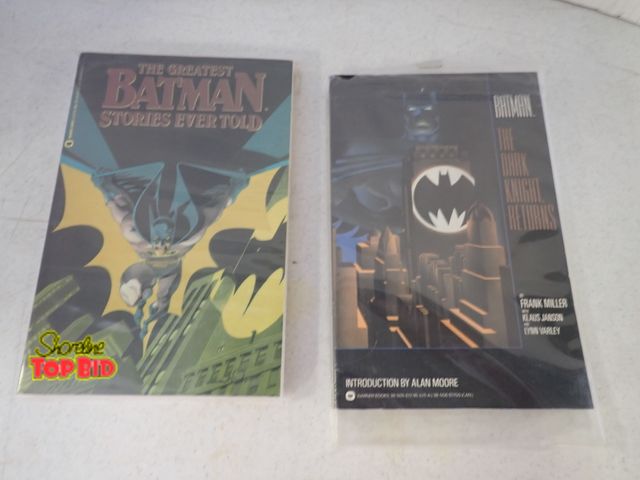 Lot 59-51032 - 2 Batman Books