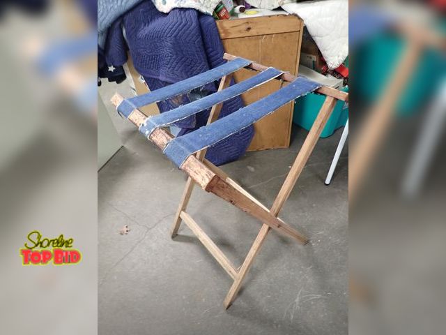Lot 59-96054 - Folding Suitcase Rack