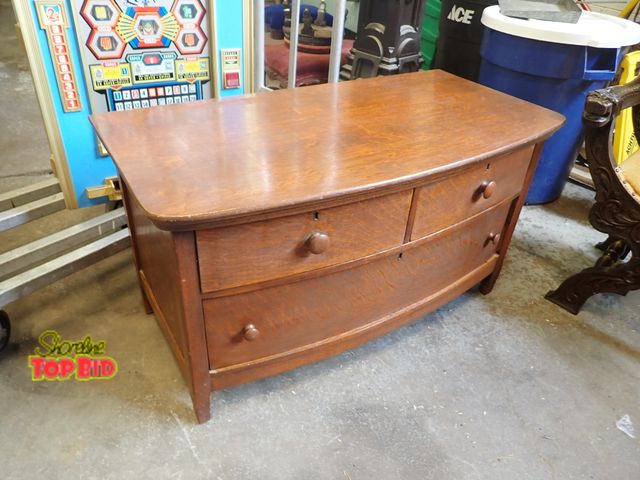 Lot 59-10093 - Short Boy 3-Drawer Dresser Chest, Great Condition