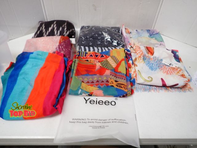 Lot 59-46104 - Lot of Scarves