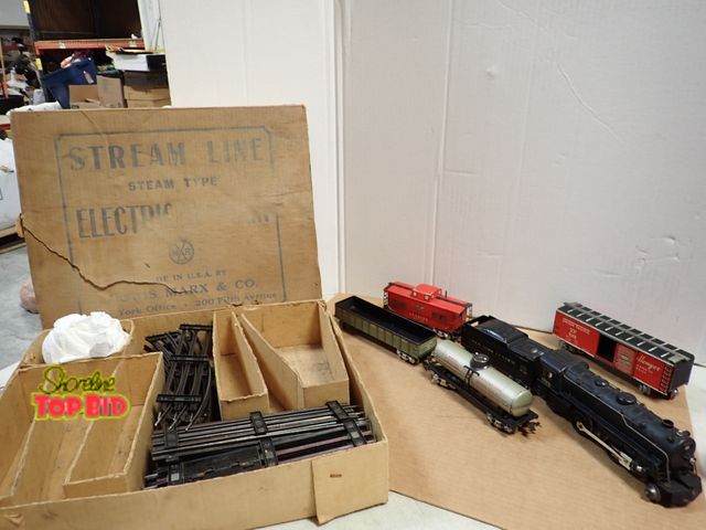 Lot 59-24109 - Ca, 1941 Marx Train Set, Great Condition, Track &amp; Cars, Engine, No Controller, with Original Box