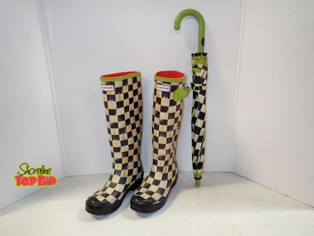 Lot 59-43601 - Hunter Mackenzie Childs Courtly Check Size 6 Checkered Rubber Rain Boots with Matching Umbrella that...
