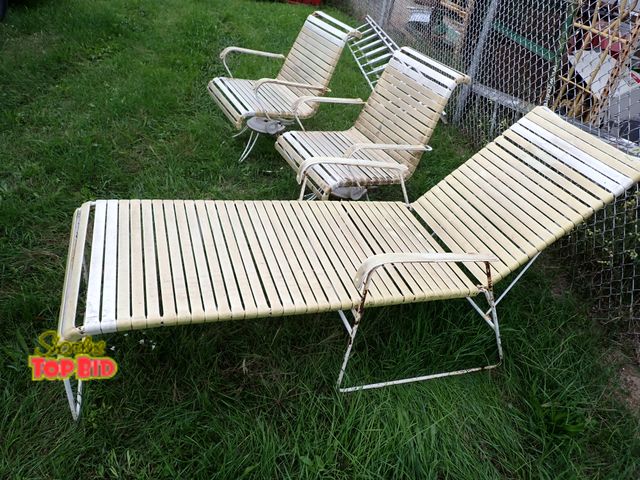 Lot 59-21235 - Vintage Lounge &amp; 2 Chairs