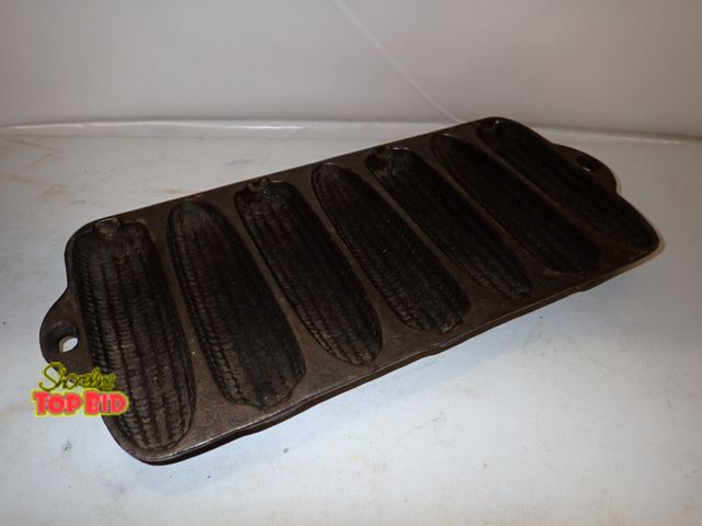 Lot 59-14475 - Ca. 1940 Cast Iron Wagner Ware "Krusty Korn Kob" Pan, Made in U.S.A.