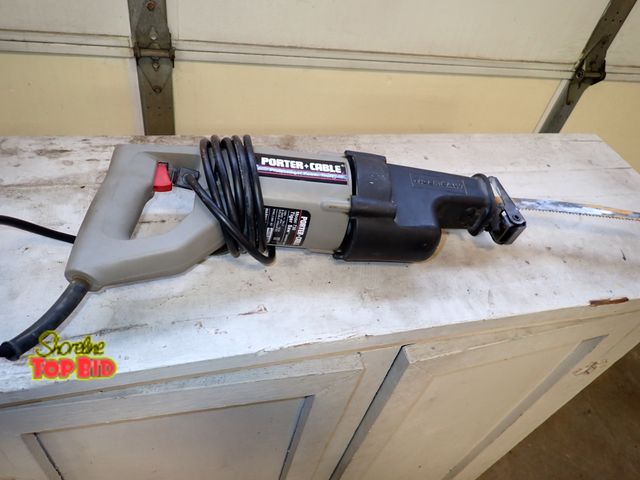 Lot 59-30070 - Professional Porter Cable Tiger Saw with Blade