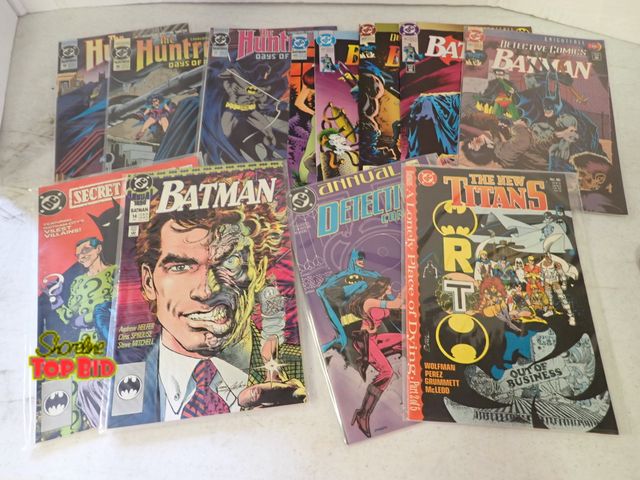 Lot 59-51039 - 12 DC Batman Comic Books