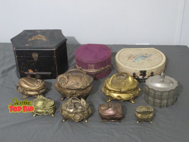Lot 59-10003 - Lot of 11 jewelry boxes, some older, some newer, a few different sizes.
