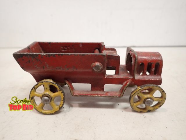 Lot 59-14362 - Antique Cast Iron Dump Truck, circa 1920s