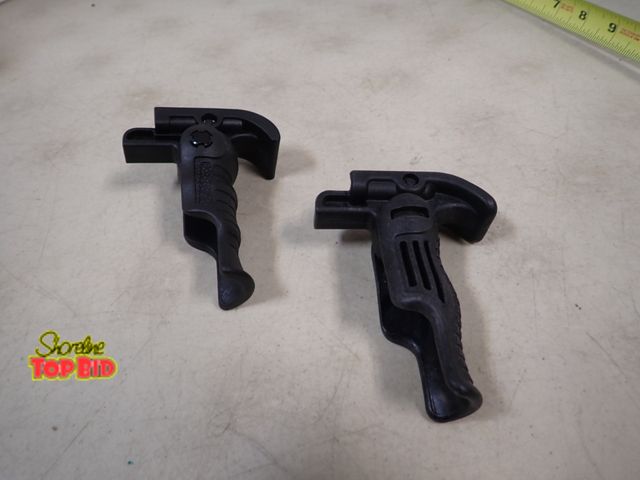 Lot 59-41467 - 2 Handgun &amp; Rifle Tactical Folding Foregrip