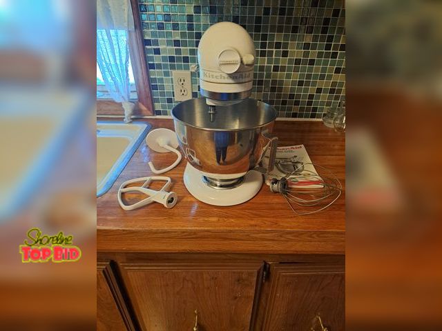 Lot 59-76006 - Kitchen aid mixer with attachments..works good