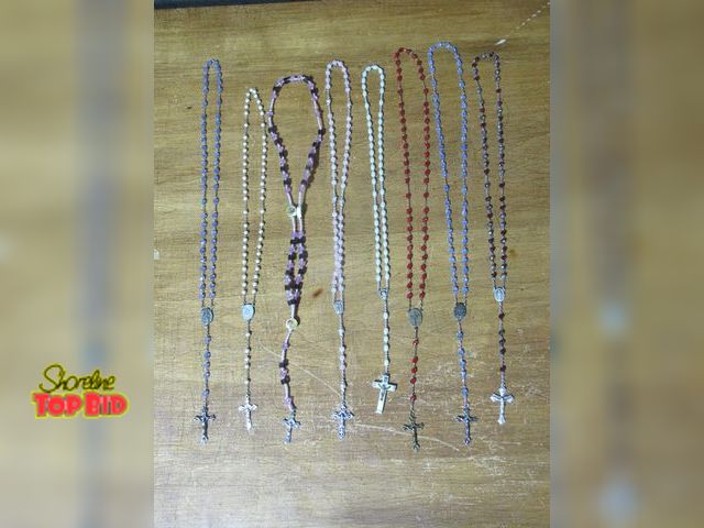 Lot 59-10040 - Lot of 8 different rosaries, all in very good condition