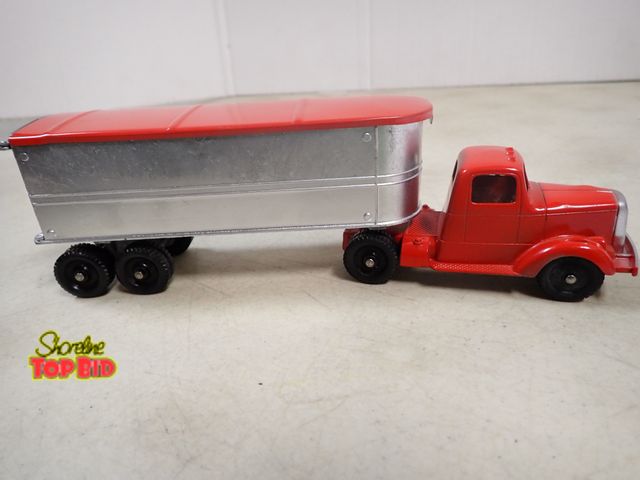 Lot 59-41819 - Vintage Tootsie toys semi and tractor 9" long