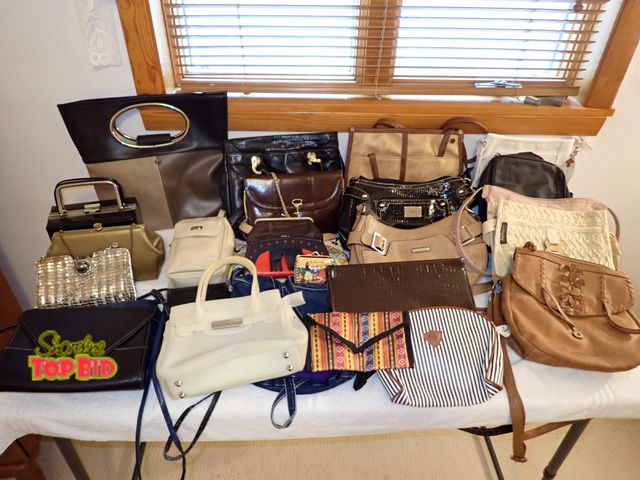 Lot 59-43296 - Vintage Handbags &amp; More, Gently Used