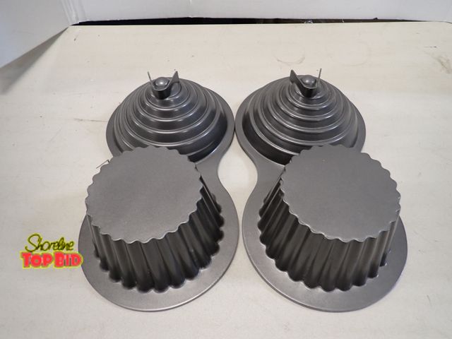Lot 59-41599 - 2 Wilton Cupcake Cake Pans