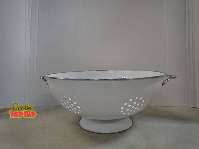Lot 59-41775 - Large white enamelware footed colander