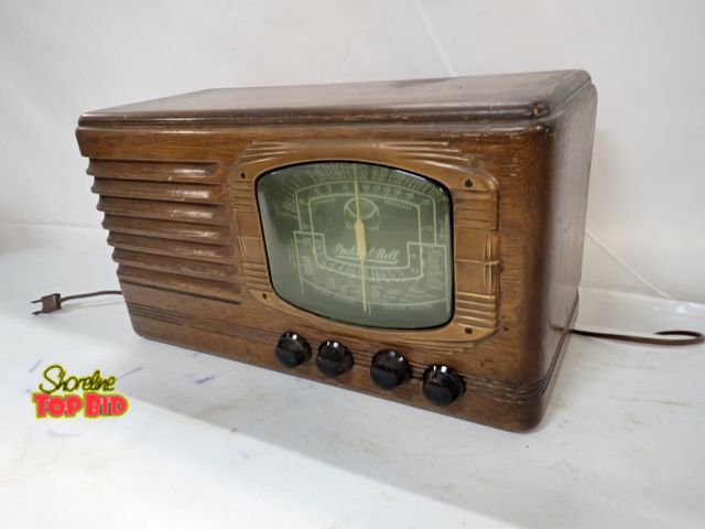 Lot 59-14481 - 1930s Art Deco Packard Bell Table Radio, Powers Up, Working