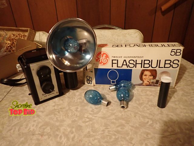 Lot 59-43370 - Vintage Sunbeam Six Twenty Camera with Flash &amp; Box of (Flash Bulbs - Unused)