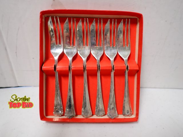 Lot 59-46108 - Set of 6 Oyster Forks that are Silver-Plate - Original Box, Great for Holiday Entertaining