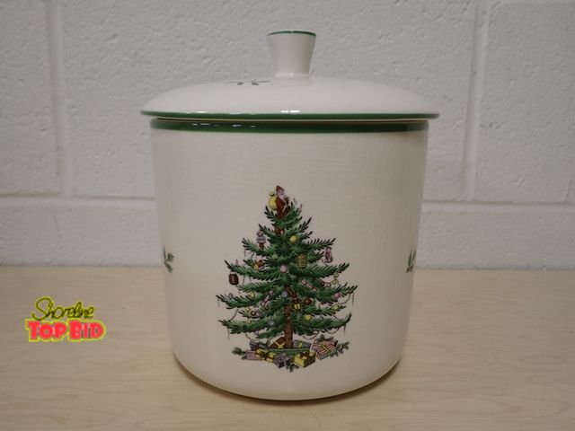 Lot 59-31286 - Spode Christmas tree cookie jar with lid. Lid does have a hairline crack, see pictures.