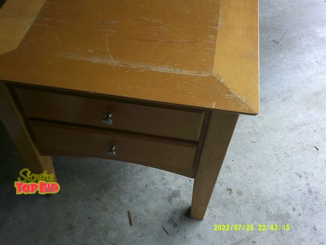 Lot 59-86-29 - Table nice 2 drawer blonde side table &amp; nice Ikea Table