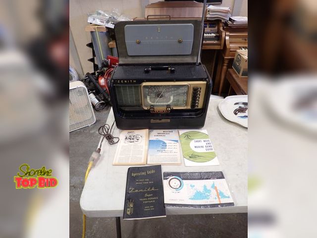 Lot 59-38216 - Zenith Transoceanic Wave Magnet Antique Tube Shortwave Radio with Original Paperwork Operator Guides...