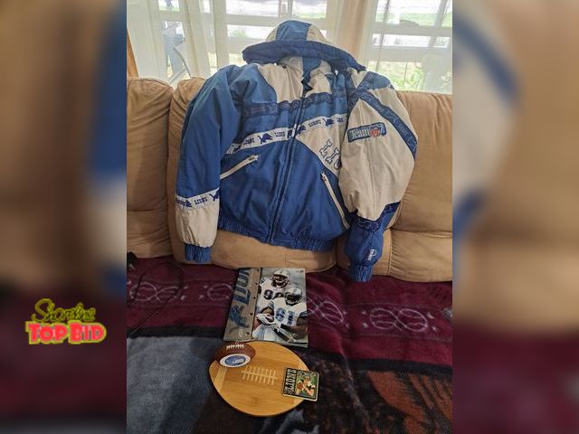 Lot 59-76053 - Vintage Detroit Lions coat..needs new zipper n cuffs are frayed