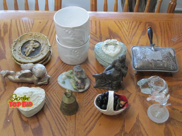 Lot 59-10113 - Lot of 12 assorted curios.  All are in excellent condition, there are a couple items that are in rea...