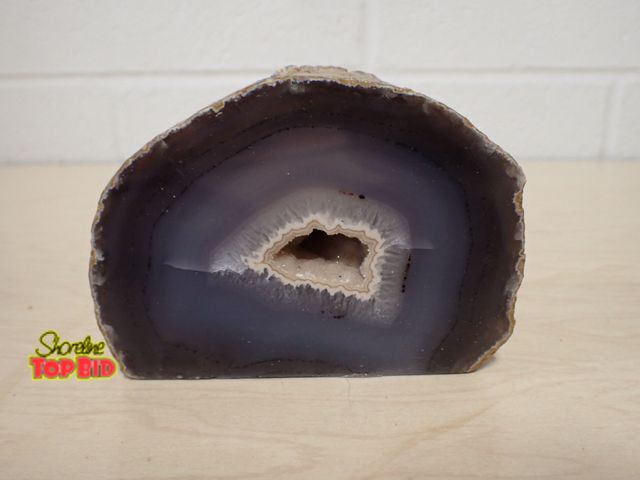 Lot 59-33160 - Agate Geode Crystal Stone 3.5" tall x 4.5" long