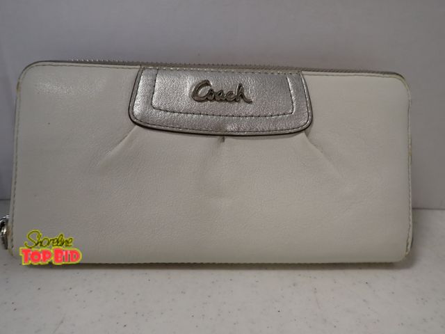 Lot 59-43255 - Vintage Authentic Coach White Zip Leather Wallet, Gently Used