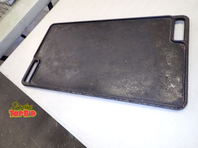 Lot 59-20132 - Vintage Cast Iron Double-Side Griddle, Flat &amp; Ribbed 18" x 10"