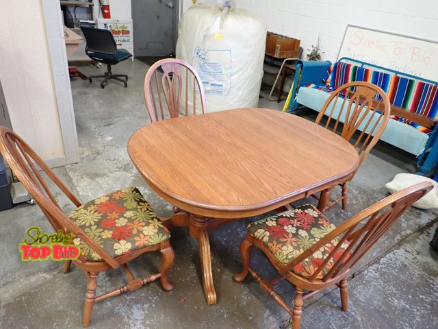 Lot 59-38304 - Richardson Brothers Company Heavy Oak Dining Room Table with 4 Chairs &amp; 4 Leafs. Very Solid Cond...