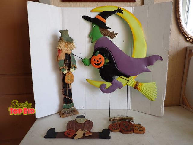 Lot 59-20037 - Gash, it's almost fall - time for Halloween! 4 various items to this creepy, scary event - metal wit...