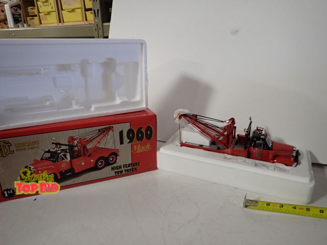 Lot 59-43316 - First Gear 1960 Model B-61 Mack Chicago Fire Dept High Feature Tow Truck 1/25 Scale, Mint Condition ...