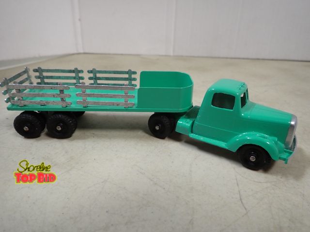 Lot 59-41818 - Vintage Tootsie toys truck and livestock trailer 9" long