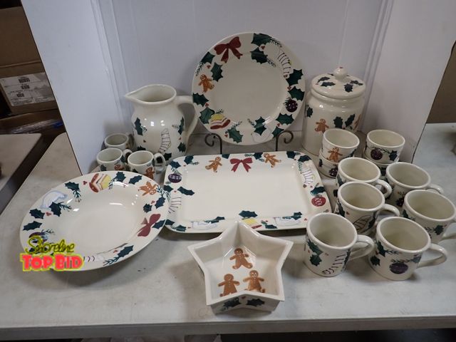 Lot 59-41490 - Large Hartstone Christmas traditions dish serving set