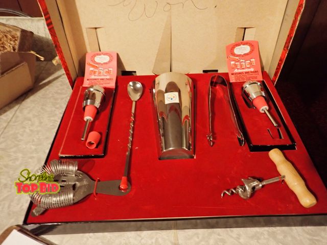 Lot 59-43372 - Mid-Century Bar Set by Brunswick