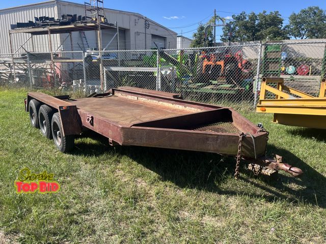 Lot 59-43900 - Tri-Axle Heavy Duty Trailer with Diamond Plate Bed for Hauling Heavy Equipment