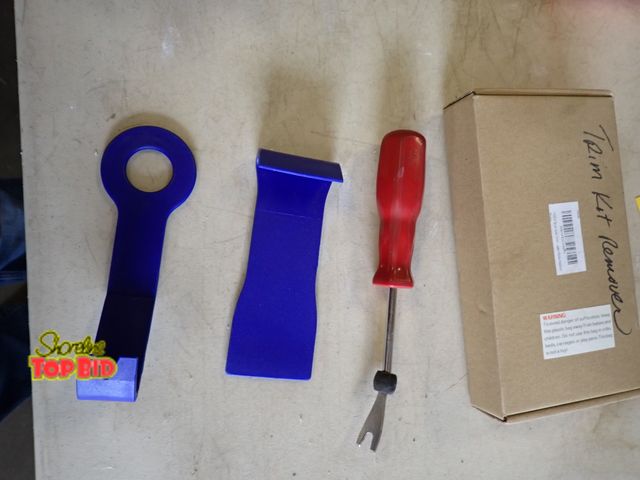 Lot 59-21244 - Auto Trim Kit Remover Set
