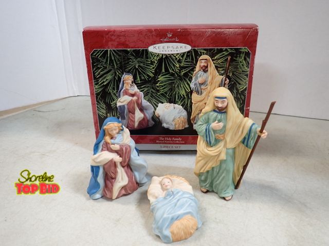 Lot 59-41471 - Hallmark keepsake 3pc nativity set